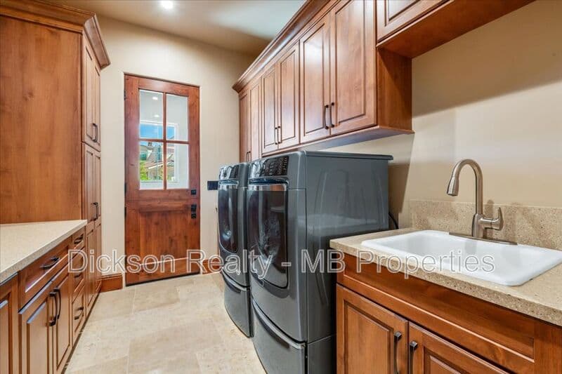 Reno House: 6645 De Chardin Lane