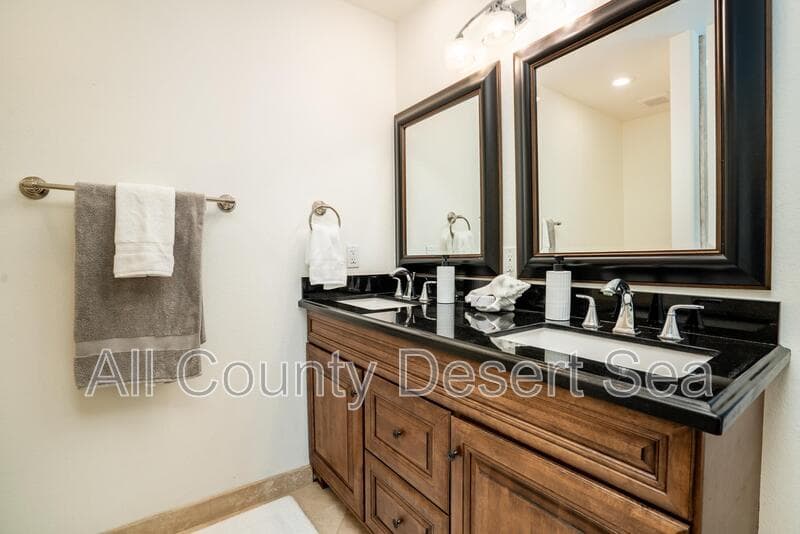 Huntington Beach House: 621 8th St
