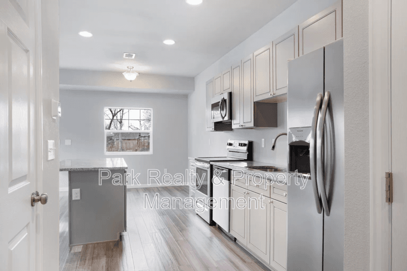 Aurora House: 2631 Sable Blvd