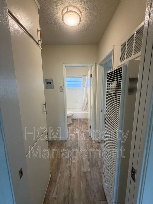 Culver City House: 4714 S. Slauson Ave