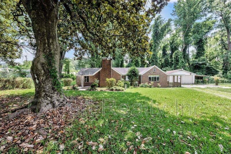 Bessemer House: 216 Meadowood Ave