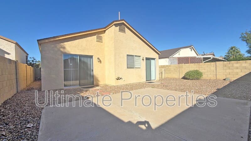 Glendale House: 3957 W Chama Dr