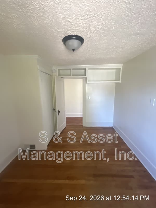 Lansing House: 1415 South Genesee Drive