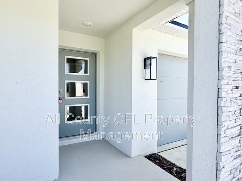 Lady Lake House: 219 Skyfield Court