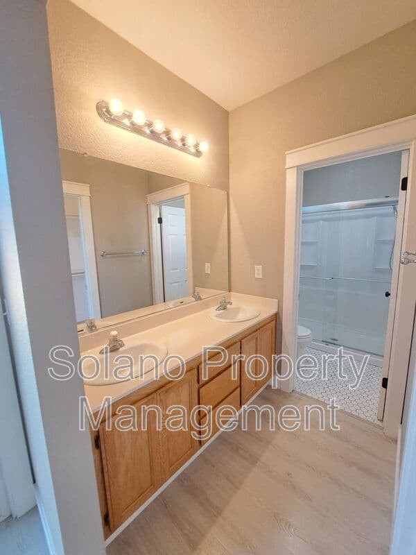 Vacaville House: 472 Somerville Circle