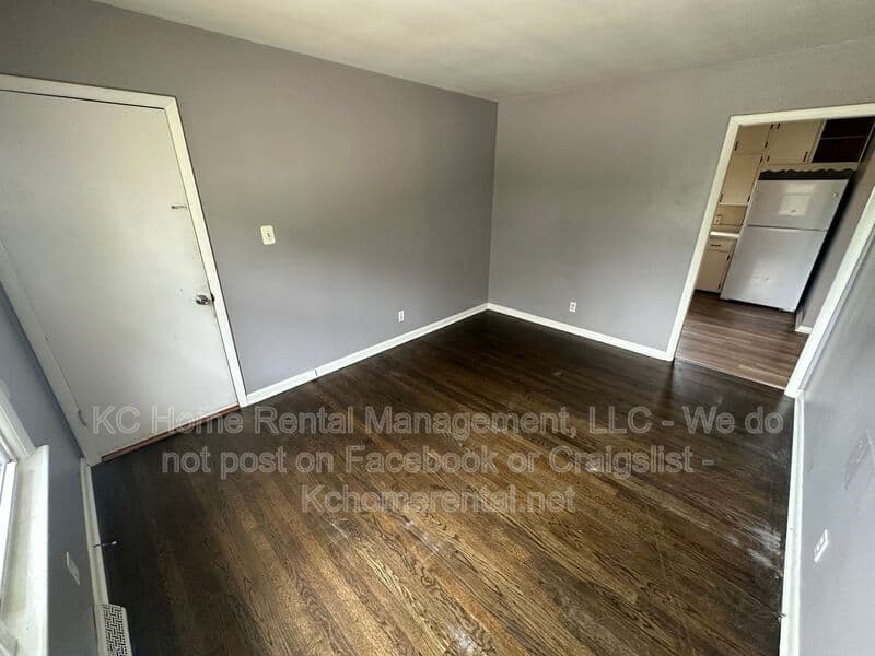 Kansas City House: 11204 Parallel Parkway