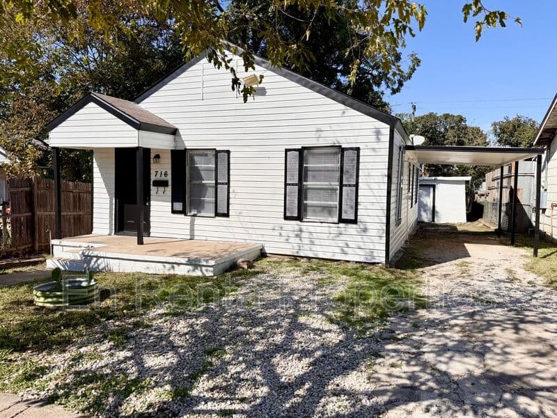 Ft Worth House: 716 W Broadus Ave.