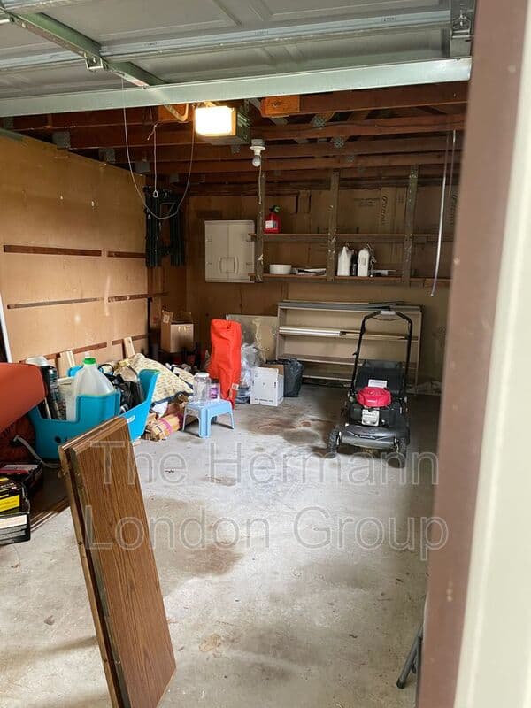 Saint Louis House: 451 Golden Valley Dr