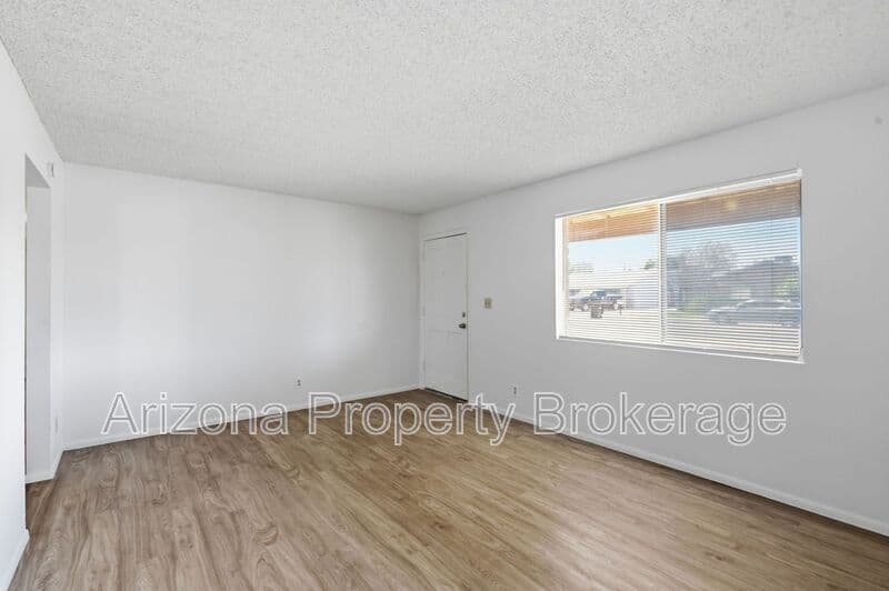 Mesa House: 2106 E Evergreen St