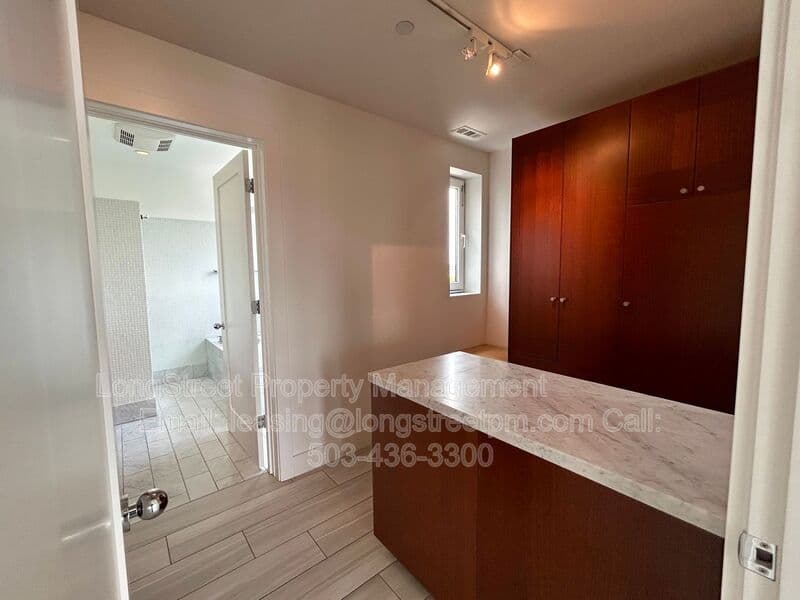 Portland Condo: 300 NW 8th Ave