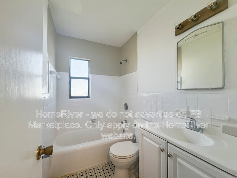 Leesburg House: 1316 Dora Dr