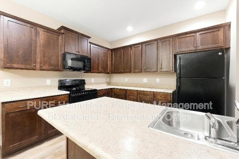 Gardendale House: 4257 Lochshire Lane