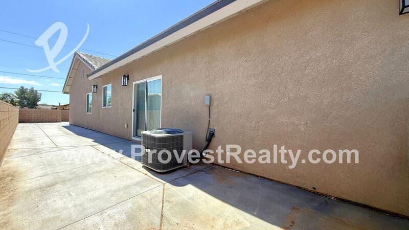 Apple Valley House: 20125 Zuni Rd
