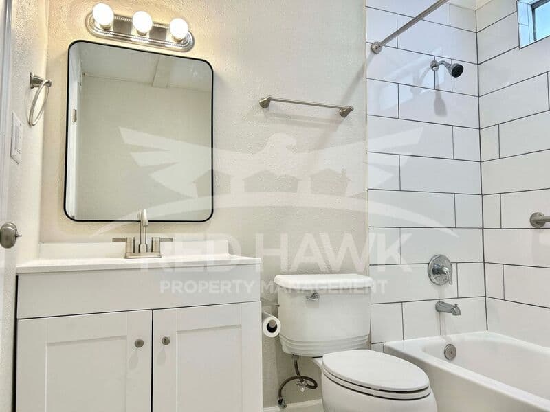 Chandler House: 281 S California St