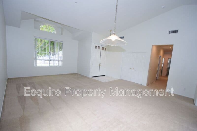 OXNARD House: 1821 LA QUINTA LN