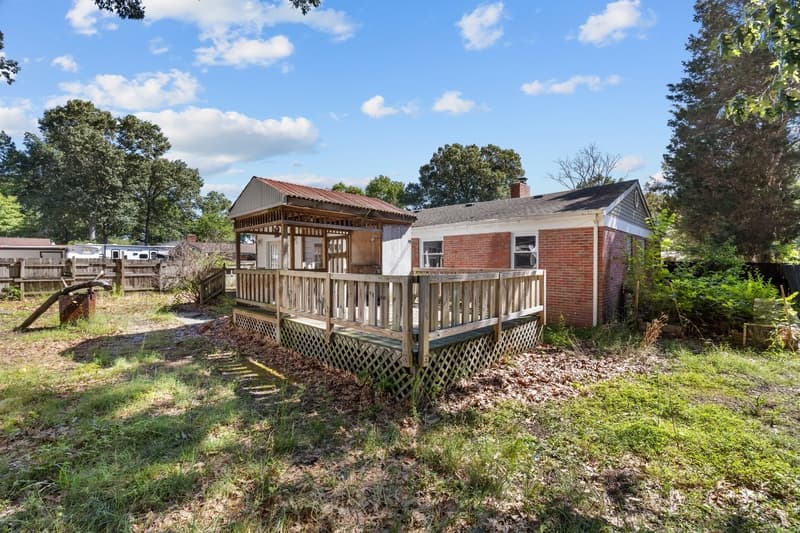 Chesapeake House: 1204 Fontana Avenue