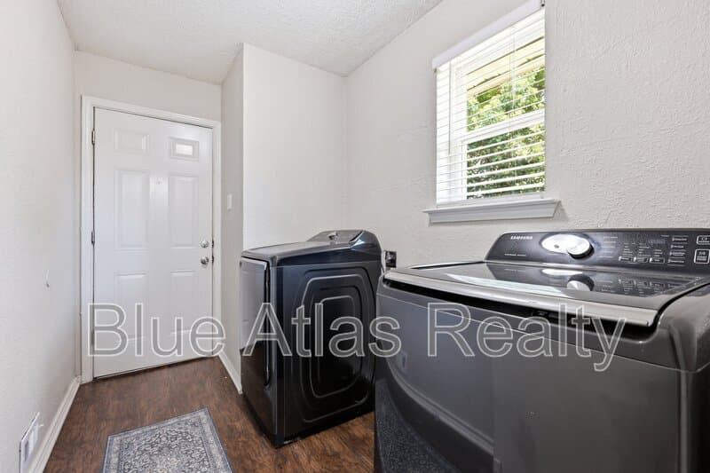 Dallas House: 5019 Blanchard Drive