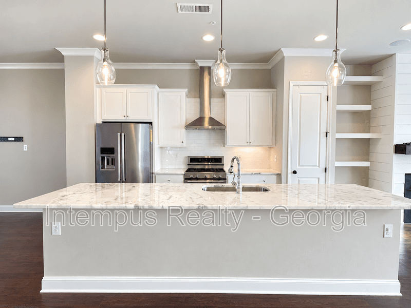 Smyrna House: 1260 Stone Castle Cir SE