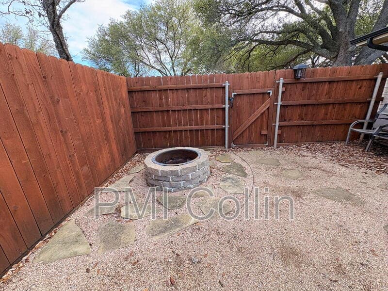 Plano House: 937 Harvest Glen Drive