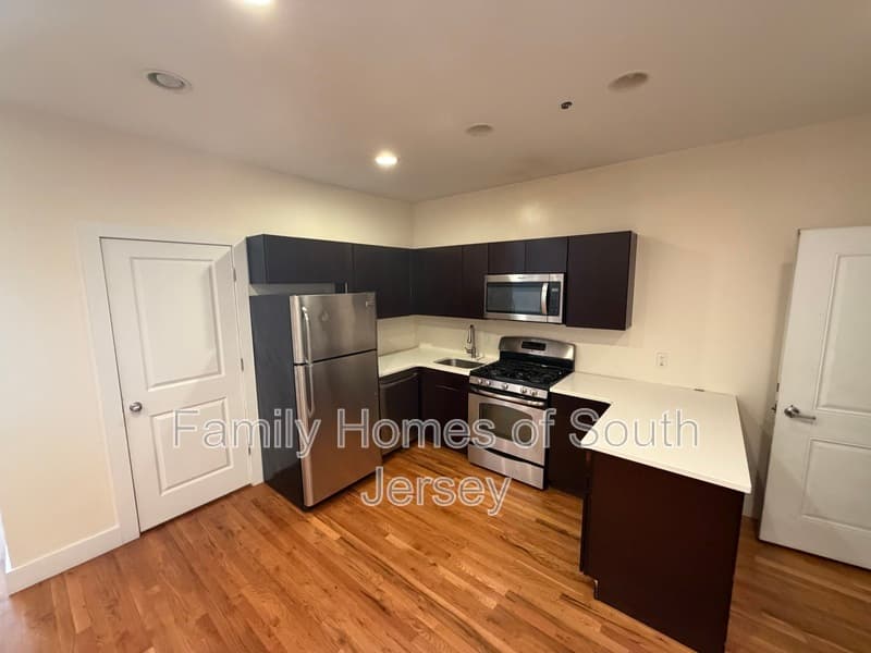 Philadelphia Apartment: 1315 N 15th St