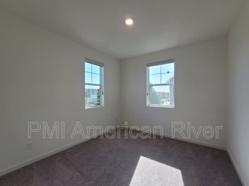 Sacramento House: 3050 River Trout Walk
