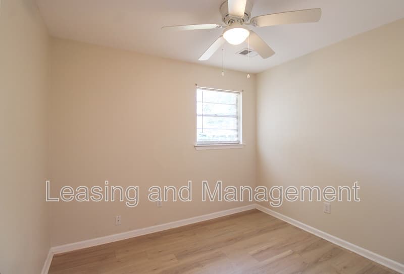 Charleston House: 305 Millcreek Drive