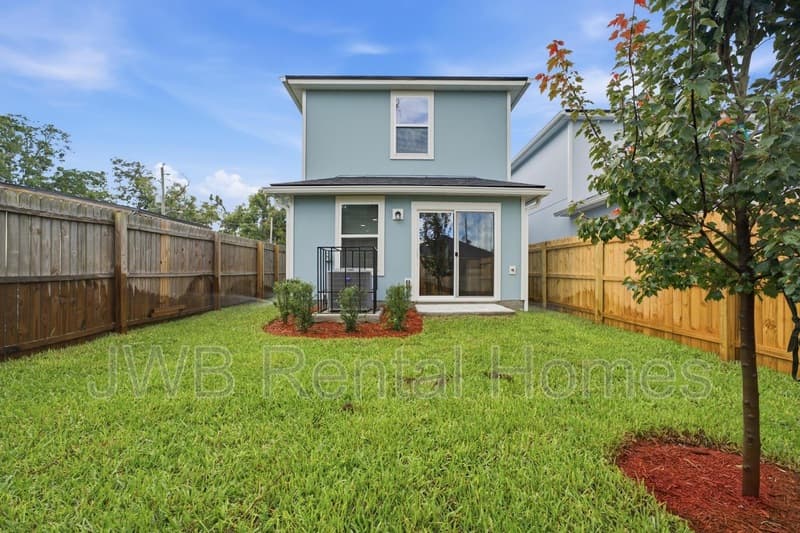 Jacksonville House: 7648 Eaton Ave
