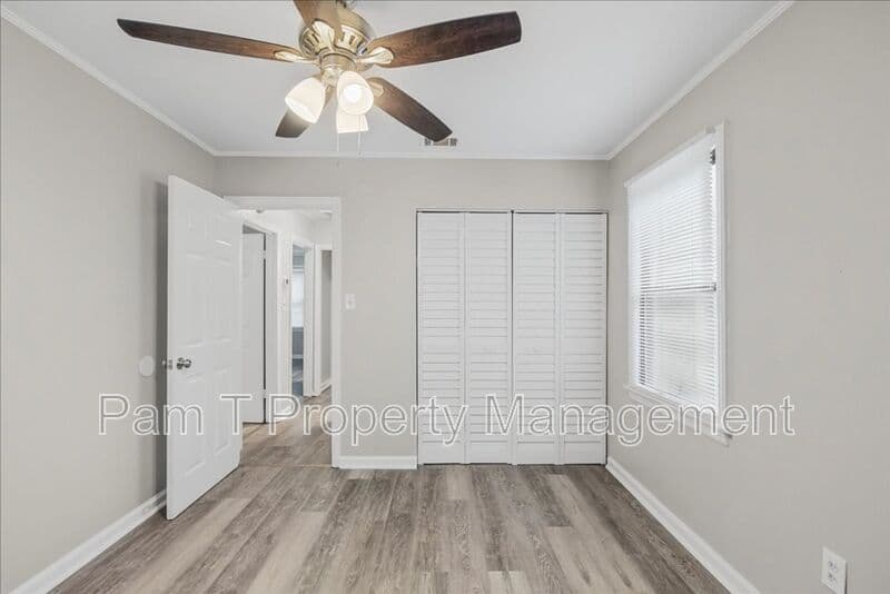 Savannah House: 5517 Emory Drive