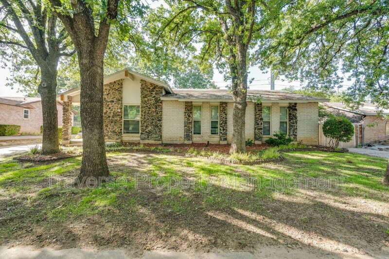 Bedford House: 2909 White Oak Ln
