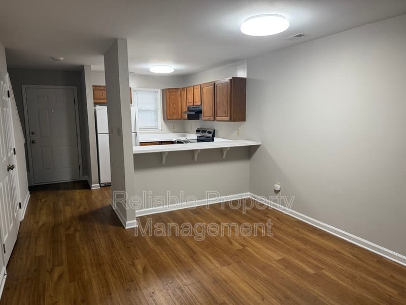 Clayton Townhome: 323 S Moore St
