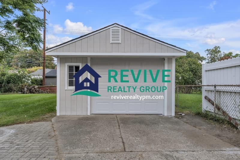 Garden City House: 31234 Barton Street