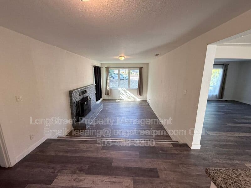 Salem House: 758 Browning Ave S