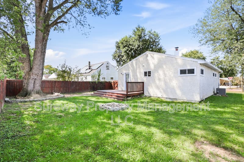 Mount Holly House: 213 Cardinal Lane
