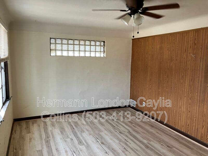 Saint Louis House: 5657 Sunbury Ave
