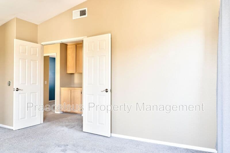 Chula Vista House: 978 Norella St