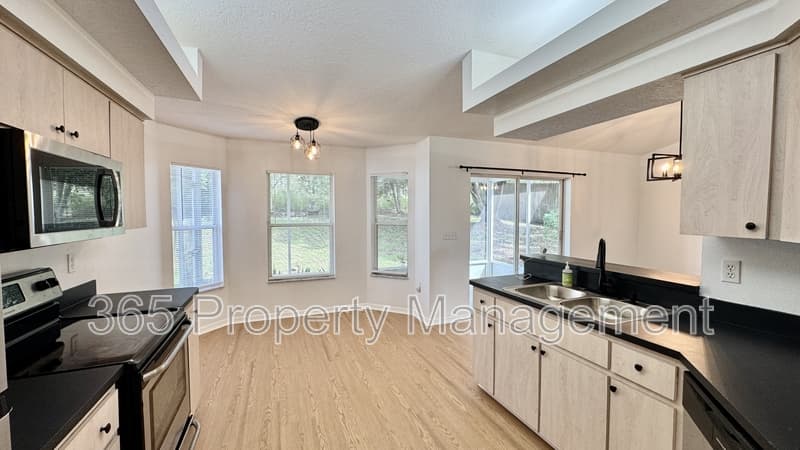 Spring Hill House: 12175 Katherwood Street