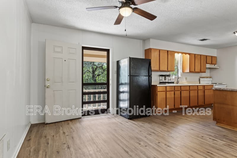 Hondo House: 930 County Rd 342
