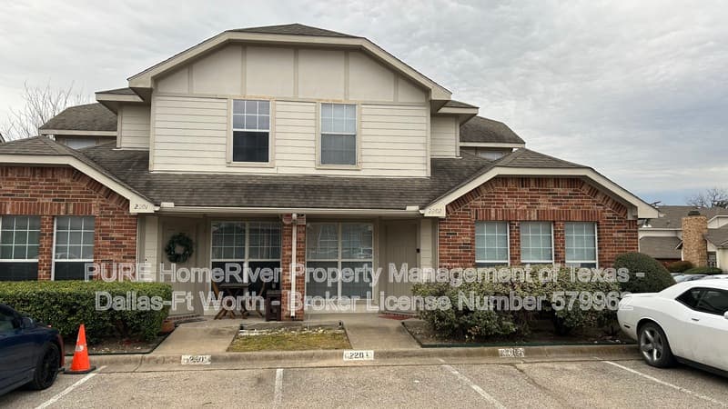 Duncanville House: 611 Oriole Blvd