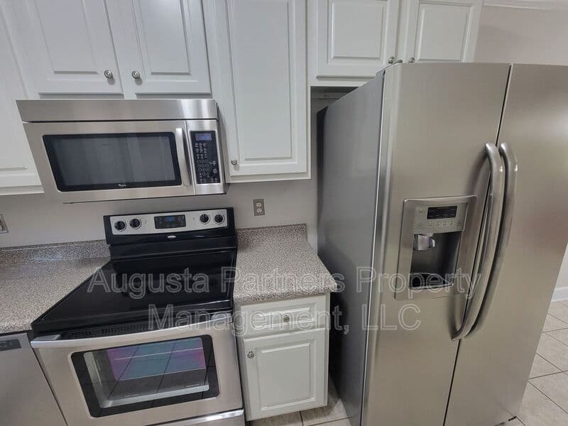 Grovetown House: 392 Bowen Falls