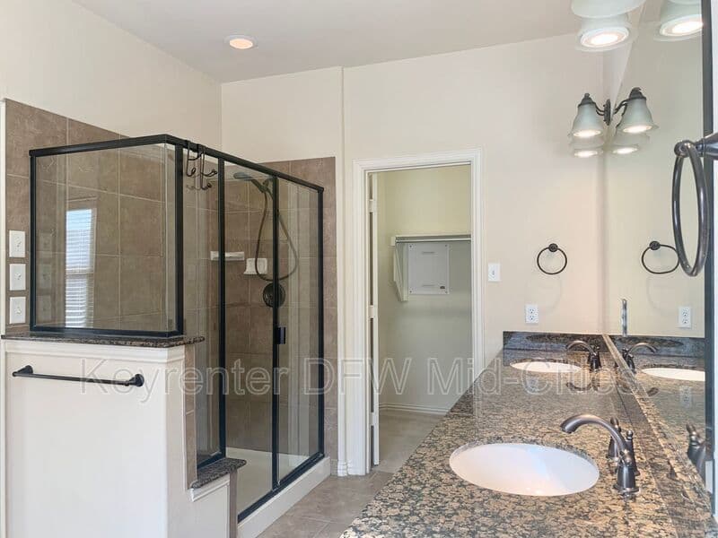Irving House: 6463 Las Colinas Blvd
