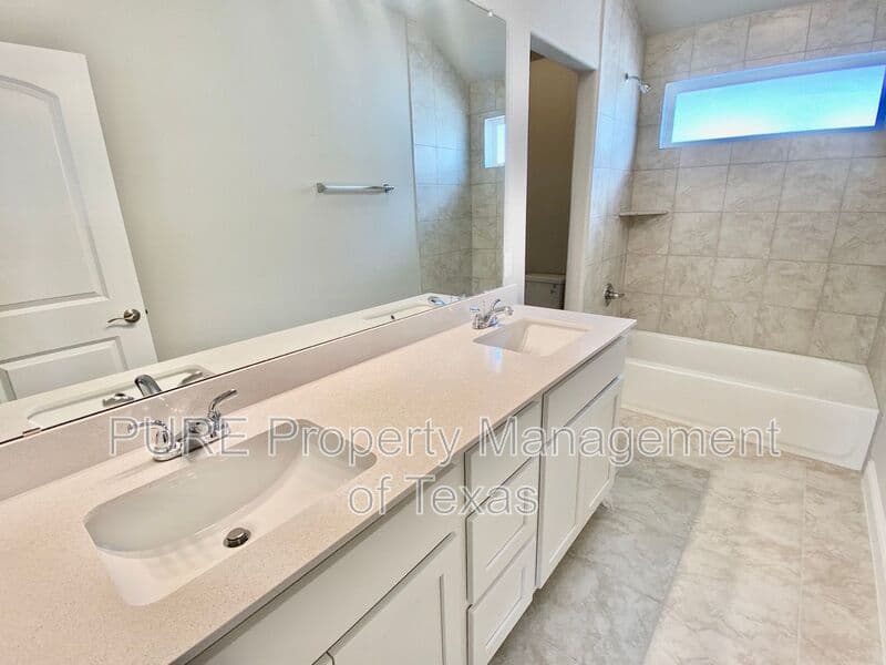 Georgetown House: 204 Riverhill Cv