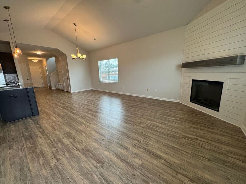 Madison House: 102 Daymark Drive