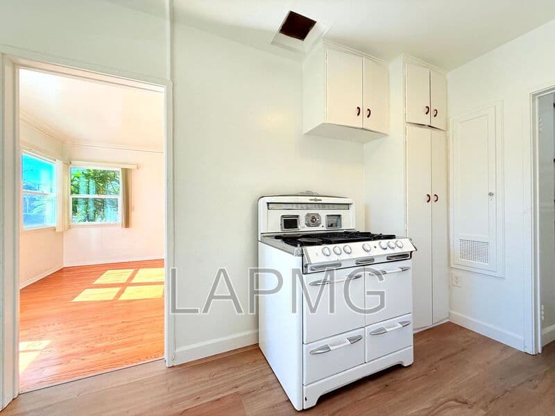 Los Angeles House: 3531 12th Avenue