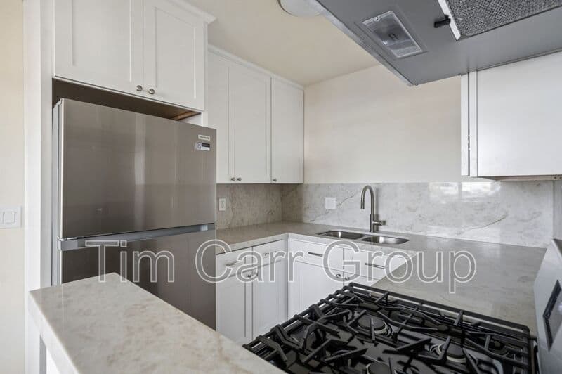 Costa Mesa Condo: 121 E Bay St