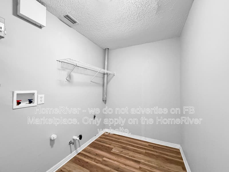Edgewater House: 2811 Queen Palm Dr