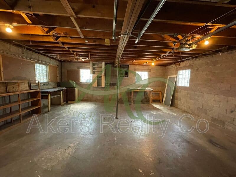 Pueblo House: 501 Van Buren St