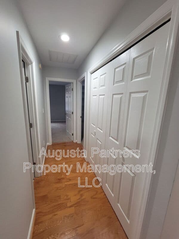 Augusta House: 2910 Pointewest Dr