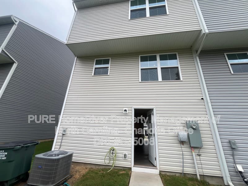 Charlotte House: 2019 Langer St