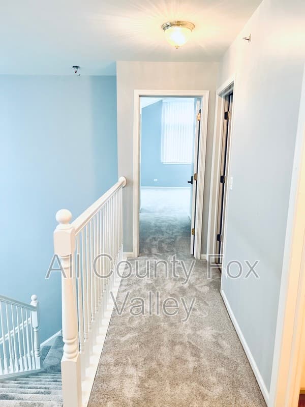 Hoffman Estates Townhome: 6090 Halloran Lane