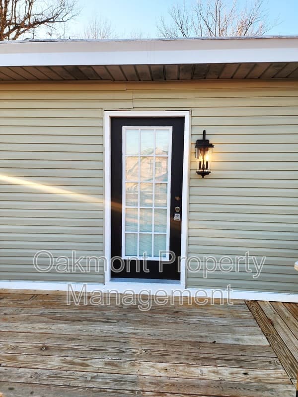 Madison Heights Townhome: 110 Phelps Road - B
